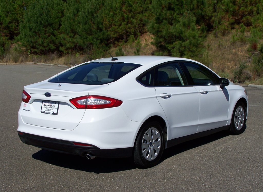 Used 2014 Ford Fusion S FWD image 4
