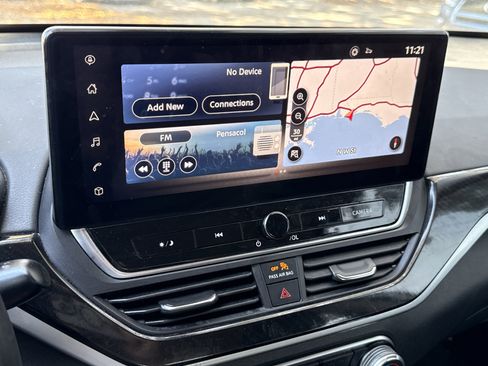 Used 2023 Nissan Altima 2.5 SR w/ SR Premium Package image 19