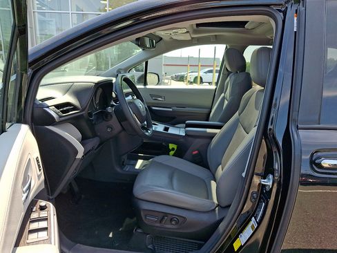 Certified 2023 Toyota Sienna Limited AWD/4WD image 14