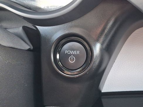 Used 2025 Toyota Sienna LE FWD image 23