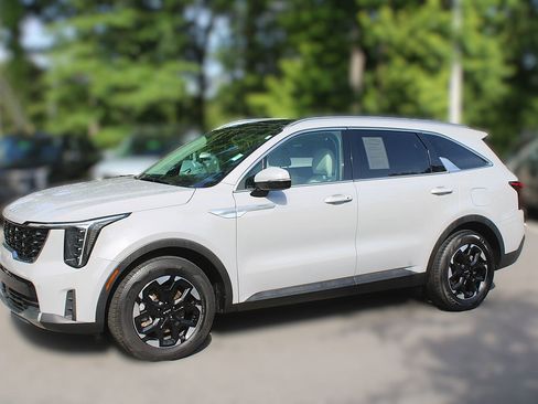 Certified 2024 Kia Sorento S w/ Panoramic Sunroof Package FWD image 4