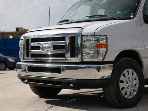 Used 2014 Ford E-350 and Econoline 350 XLT image 22