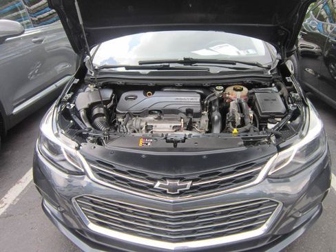 Used 2018 Chevrolet Cruze Premier FWD image 28