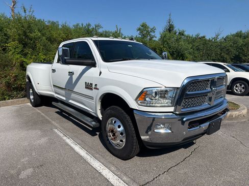 Used 2018 RAM 3500 Laramie w/ Convenience Group AWD/4WD image 2