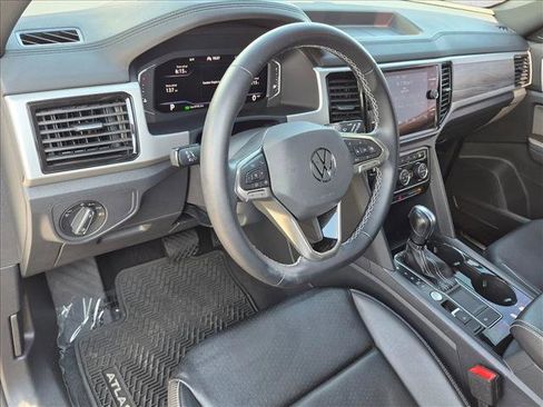 Used 2022 Volkswagen Atlas Cross Sport SE FWD image 11