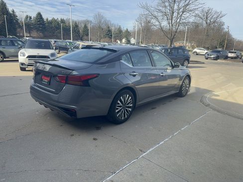 Used 2023 Nissan Altima 2.5 SV image 5