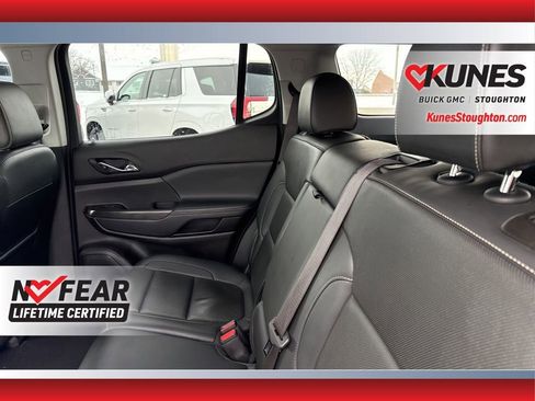 Used 2023 GMC Acadia SLT image 40