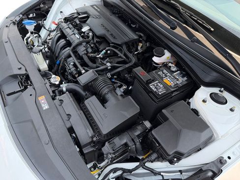 Used 2021 Hyundai Elantra Limited FWD image 30