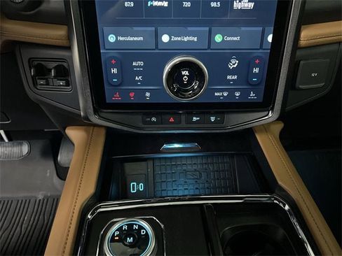 Used 2024 Ford Expedition Max Platinum image 18