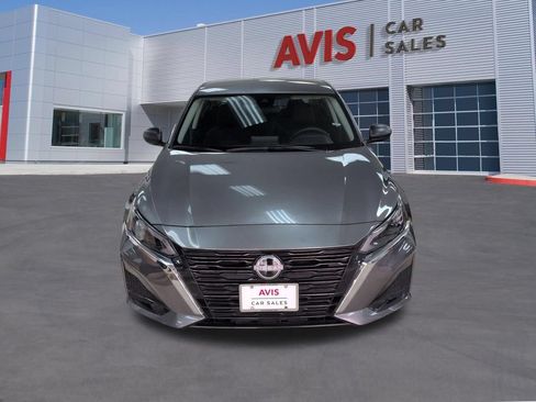 Used 2025 Nissan Altima 2.5 SV FWD image 2