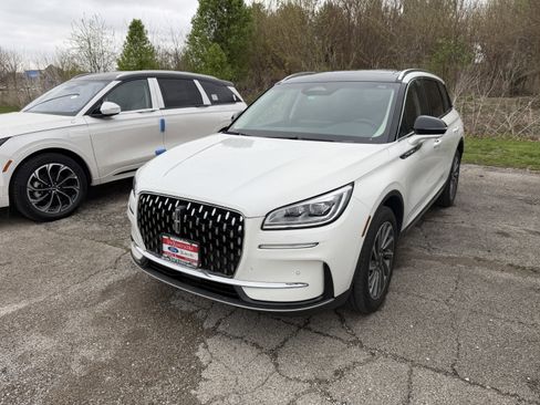 Used 2023 Lincoln Corsair Reserve image 2