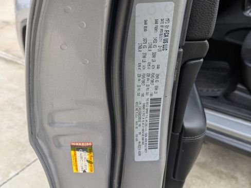 Used 2019 Jeep Grand Cherokee Laredo image 16