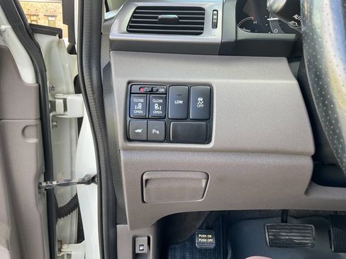 Used 2014 Honda Odyssey Touring Elite image 16