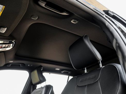 Used 2023 Jeep Grand Cherokee Overland w/ Luxury Tech Group IV image 9