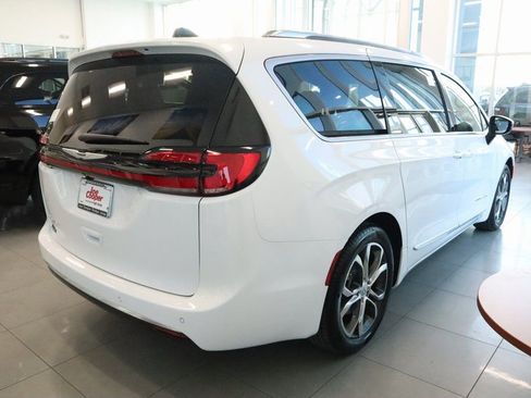 New 2026 Chrysler Pacifica Pinnacle FWD image 24