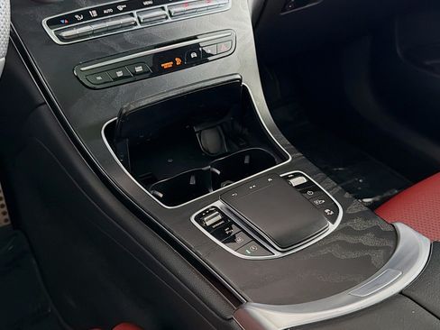Used 2022 Mercedes-Benz GLC 300 image 6
