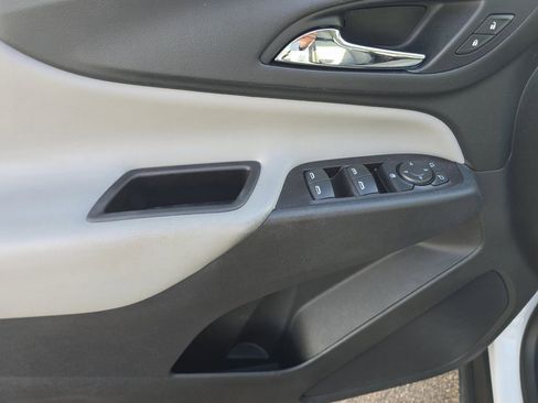 Used 2021 Chevrolet Equinox LS image 16