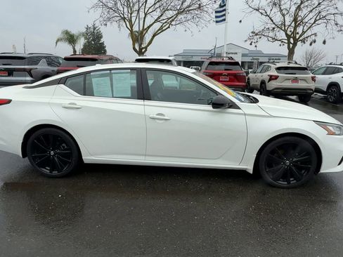 Used 2022 Nissan Altima 2.5 SR w/ Midnight Edition Package image 8