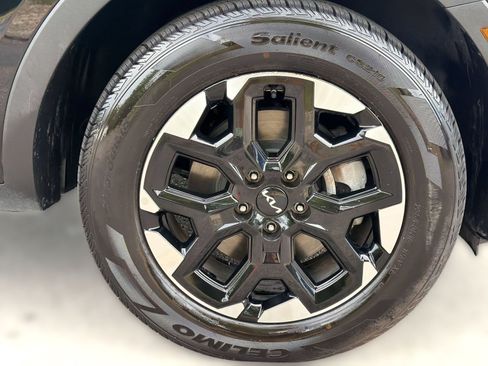 Used 2024 Kia Sorento S AWD/4WD image 12