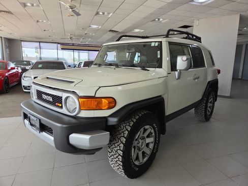 Used 2014 Toyota FJ Cruiser 4WD w/ Upgrade Package image 3