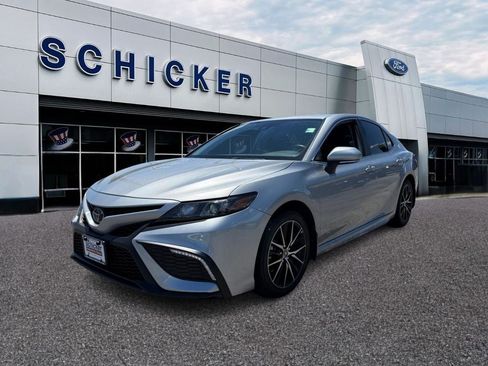 Used 2024 Toyota Camry SE FWD image 4
