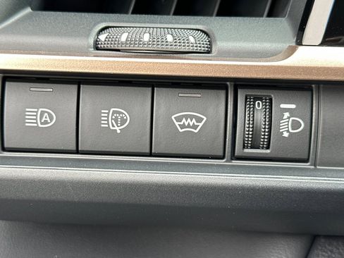 New 2025 Toyota Crown Signia image 30