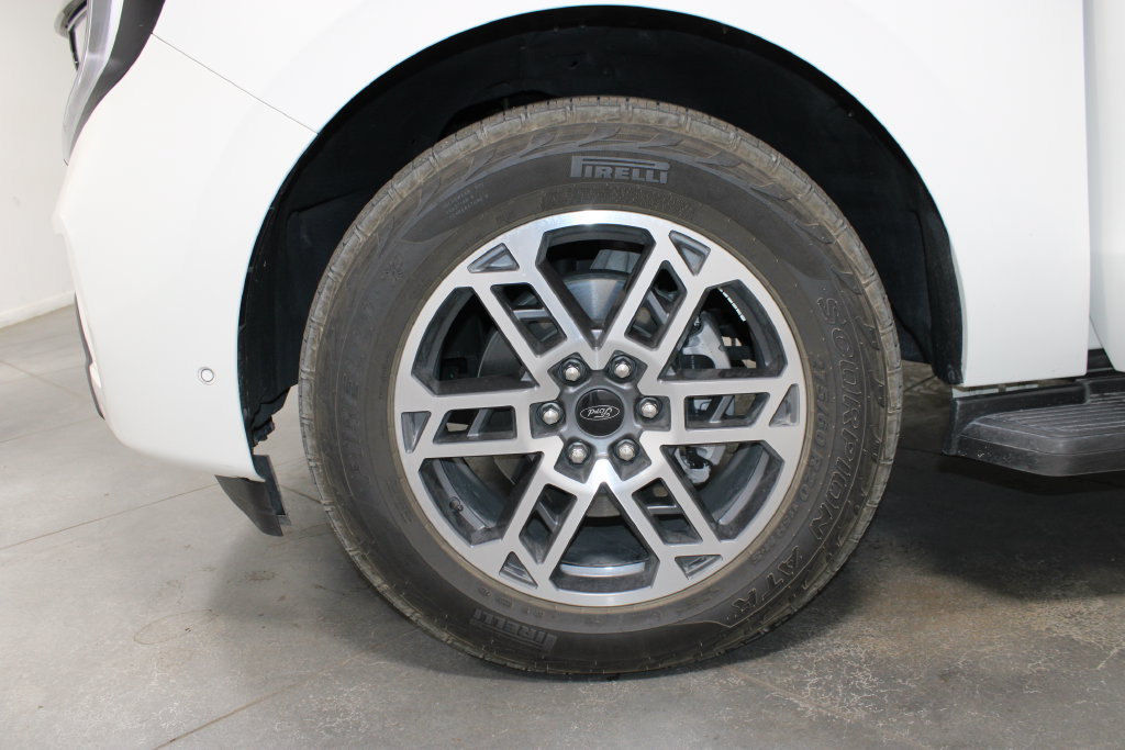 Used 2025 Ford Expedition Max Active AWD/4WD image 41
