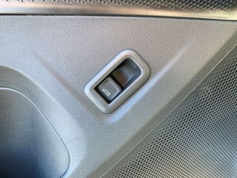 New 2025 Volkswagen Tiguan SE w/ Panoramic Sunroof Package image 25