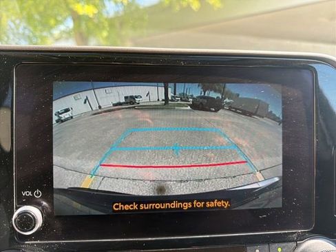 Used 2023 Toyota Highlander XLE image 32