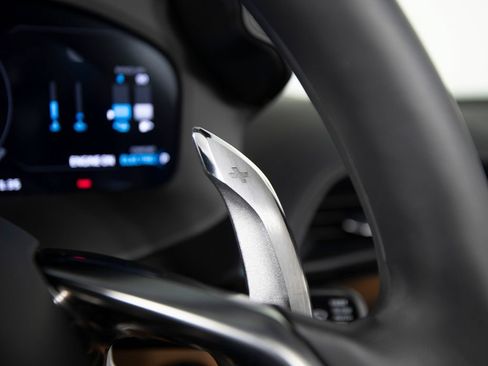 Used 2026 McLaren Artura Spider RWD image 17