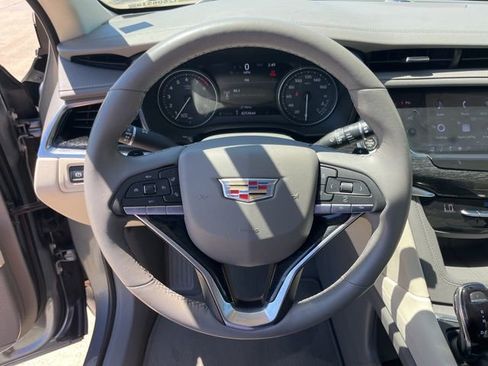 Used 2022 Cadillac XT6 Premium Luxury w/ Technology Package FWD image 19