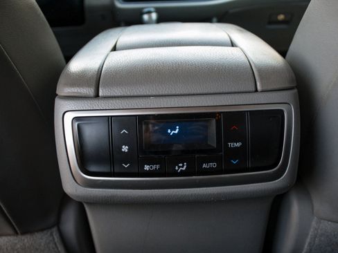 Used 2018 Toyota Highlander Limited AWD/4WD image 27