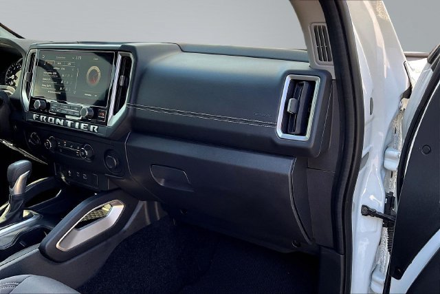 Used 2025 Nissan Frontier SV AWD/4WD image 27