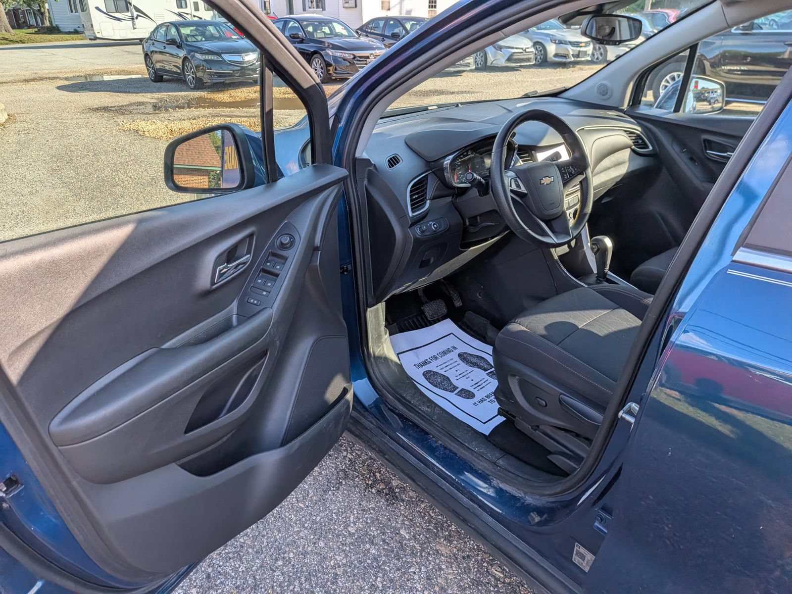 Used 2020 Chevrolet Trax LT FWD image 17
