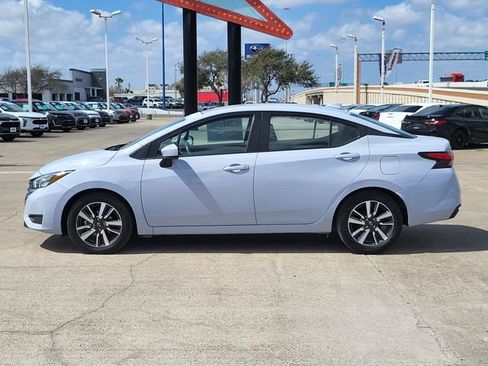 Used 2025 Nissan Versa SV image 2