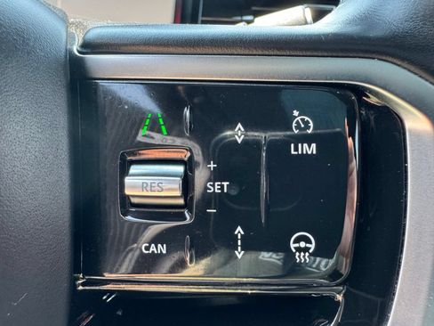 Used 2025 Land Rover Range Rover Sport SE AWD/4WD image 21