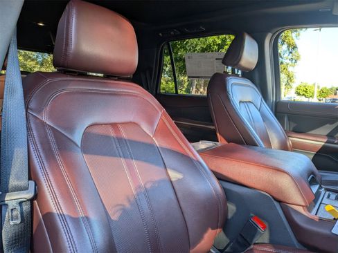 Used 2023 Ford Expedition Limited image 40