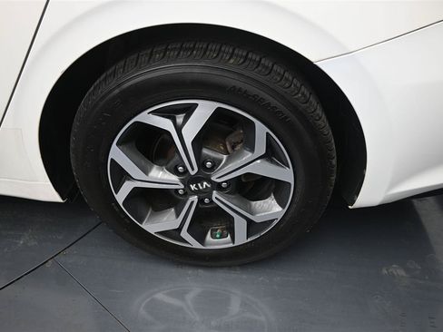 Used 2019 Kia Forte LXS FWD image 17
