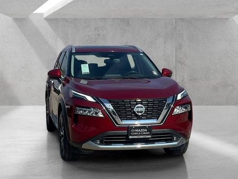 Used 2021 Nissan Rogue Platinum image 3