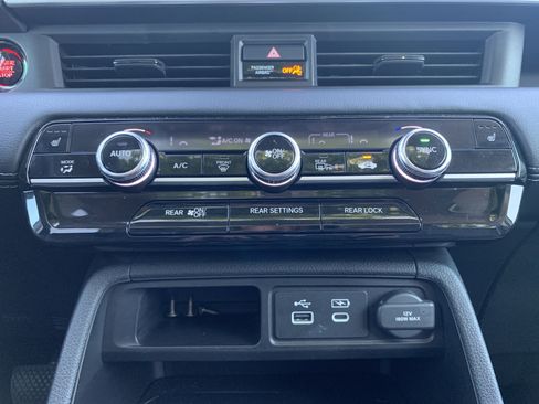 Used 2025 Honda Pilot Touring image 29