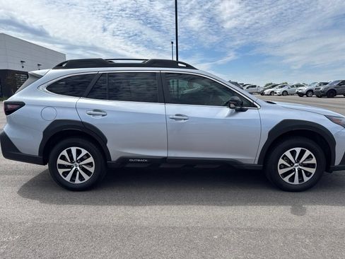 Used 2024 Subaru Outback Premium AWD/4WD image 8