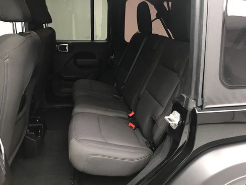 Used 2022 Jeep Wrangler Unlimited Sport image 17