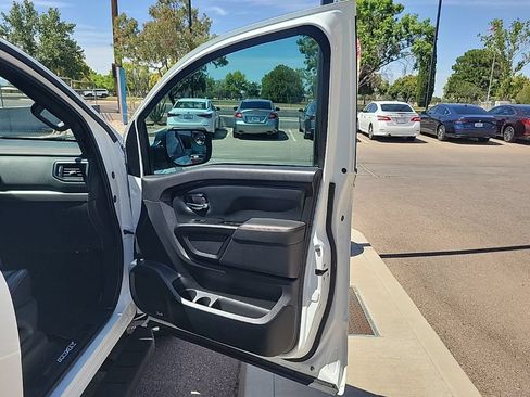 Used 2024 Nissan Titan PRO-4X w/ Pro-4x Convenience Package AWD/4WD image 17