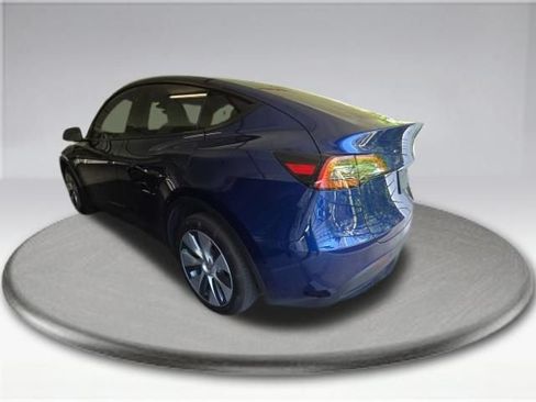 Used 2023 Tesla Model Y AWD image 9