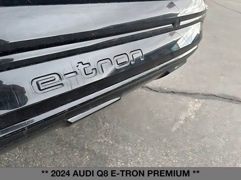 Used 2024 Audi Q8 e-tron Premium image 9