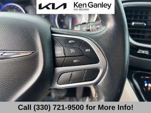 Used 2018 Chrysler Pacifica Touring-L w/ Premium Audio Group image 31