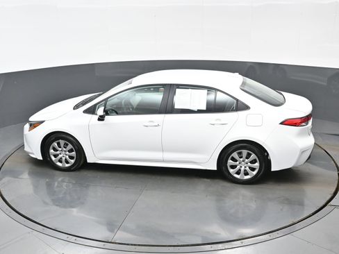 Used 2025 Toyota Corolla LE FWD image 35