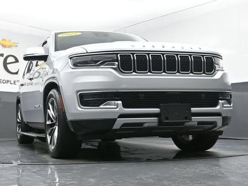 Used 2022 Jeep Wagoneer Series III w/ Premium Group I AWD/4WD image 3