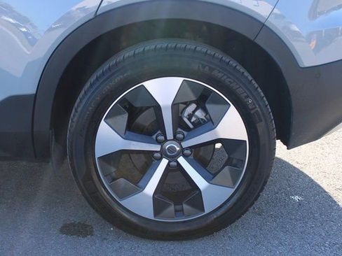 Used 2025 Volvo XC40 B5 Plus image 39