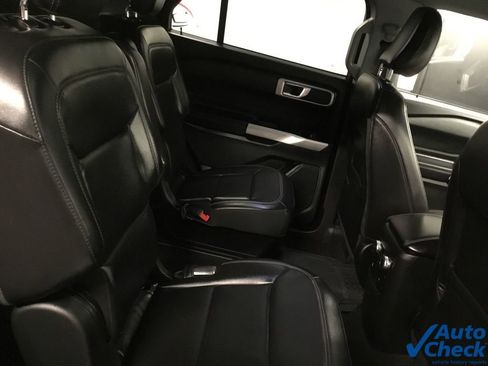 Used 2022 Ford Explorer XLT w/ Equipment Group 202A image 33
